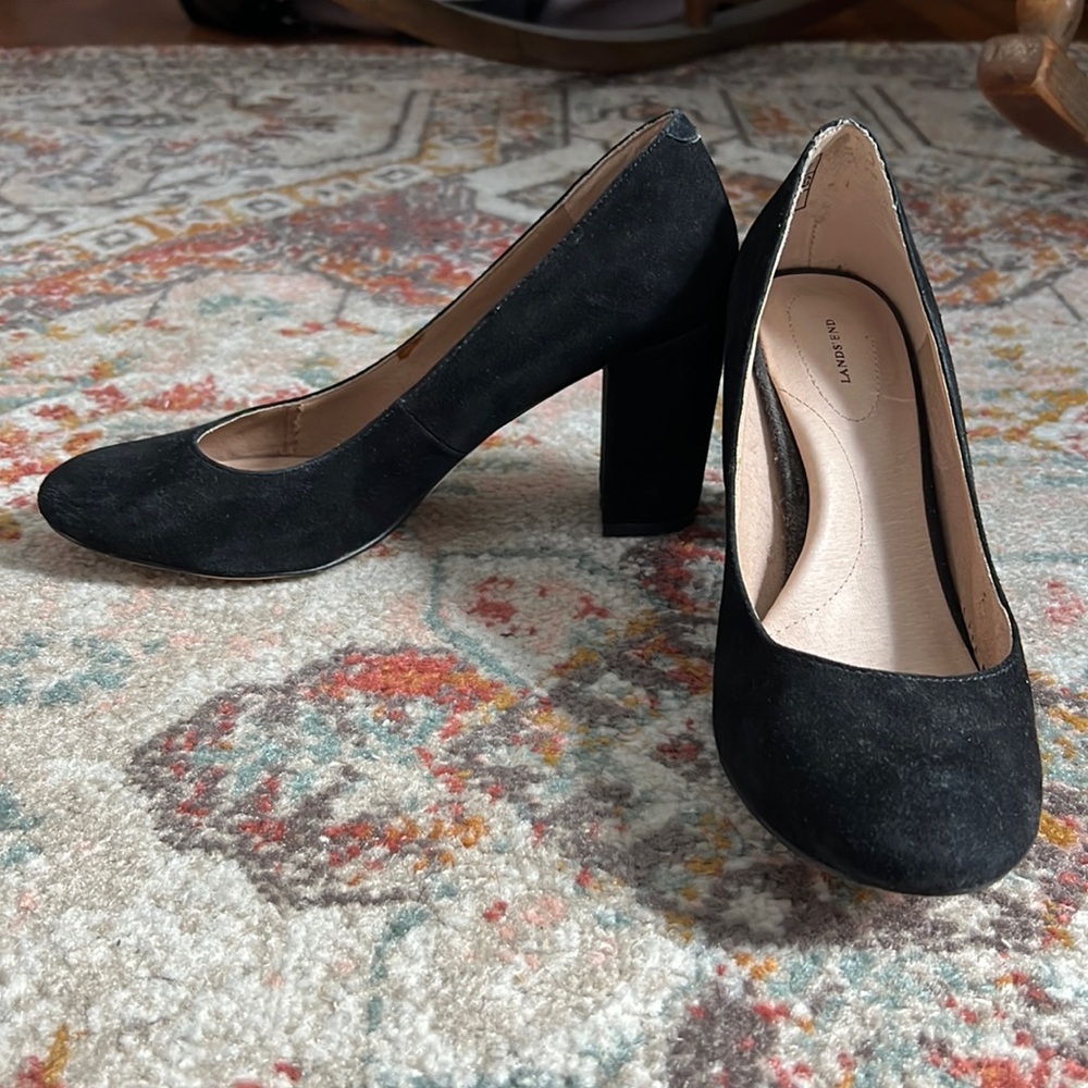 Lands End Velvet Pump